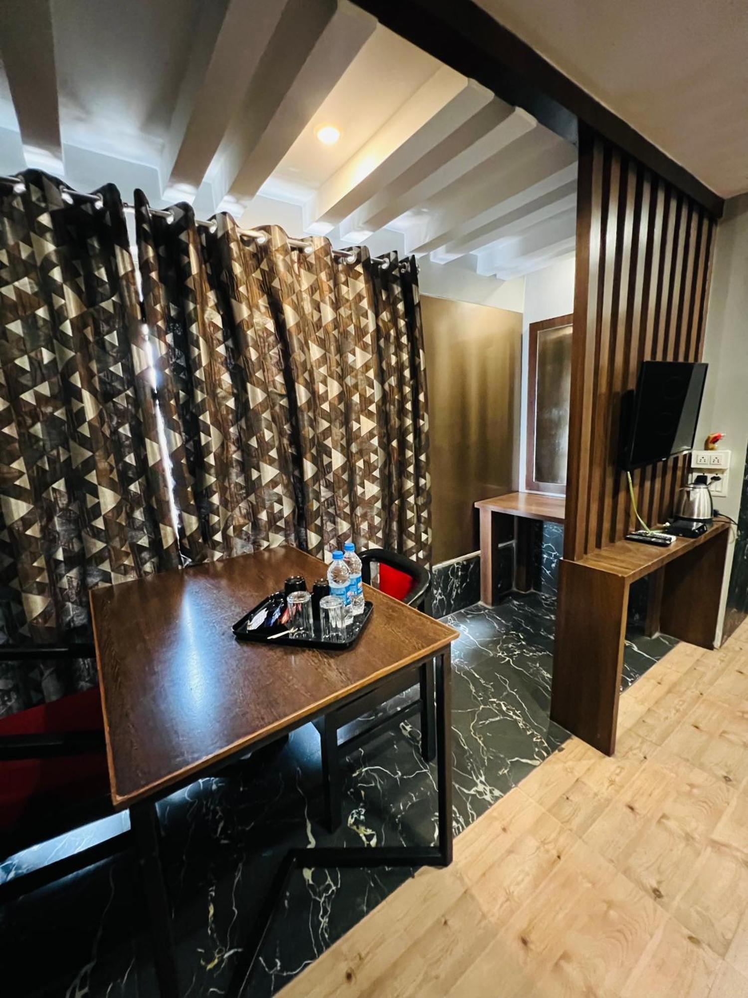 Hotel Sabera 西里古里 外观 照片